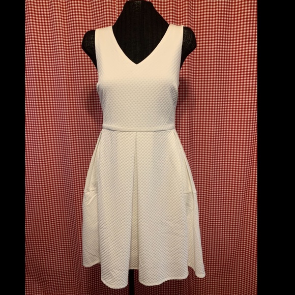 Textured dress - Picture 1 of 7